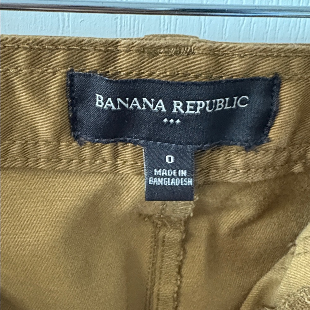 Banana Republic Tan Cargo Pants for women - Picture 2 of 5